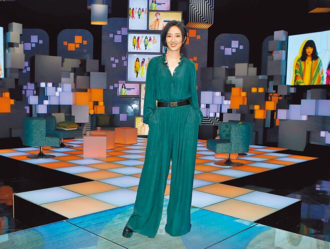 桂綸鎂在《36題愛上你》節目中，透露當年在捷運站外被發掘原因。（公視提供）