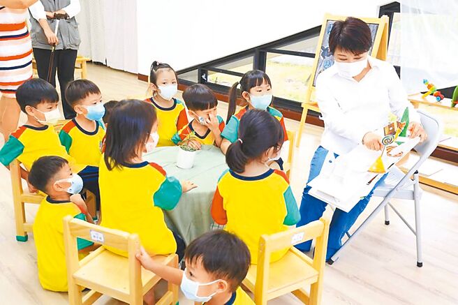 中市挺爸媽，擴增幼幼班，並自8月1日起再加碼2－4歲育兒津貼。（台中市政府提供）