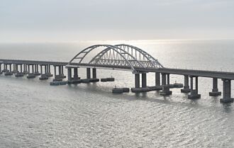 克里米亞大橋恢復通車 車輛須安檢