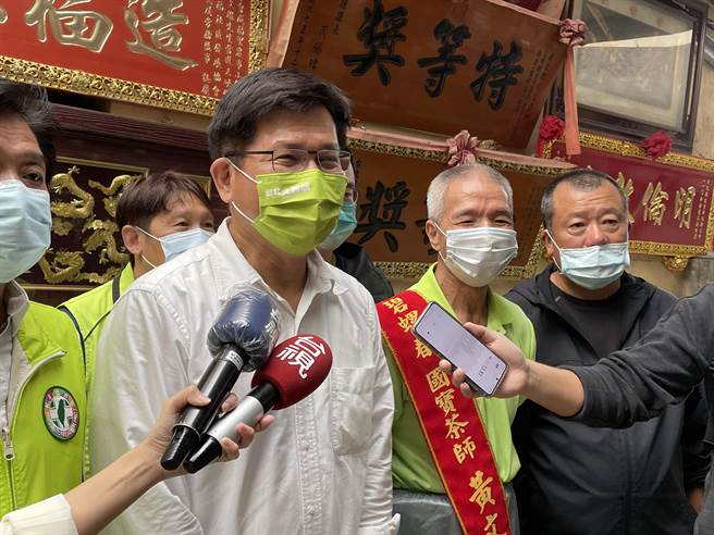 國民黨主席朱立倫今批民進黨新北市長參選人林佳龍「對新北不太了解」，林佳龍反諷，朱好像代替侯友宜選舉。（蔡雯如攝）