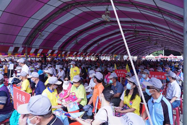 王惠美游振雄聯合競選總部成立，吸引超過3000民眾到場。（吳建輝攝）