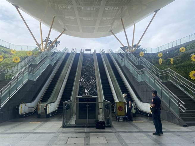 中央公園站手扶梯今傳意外。（翻攝照片／高雄洪靖宜傳真）