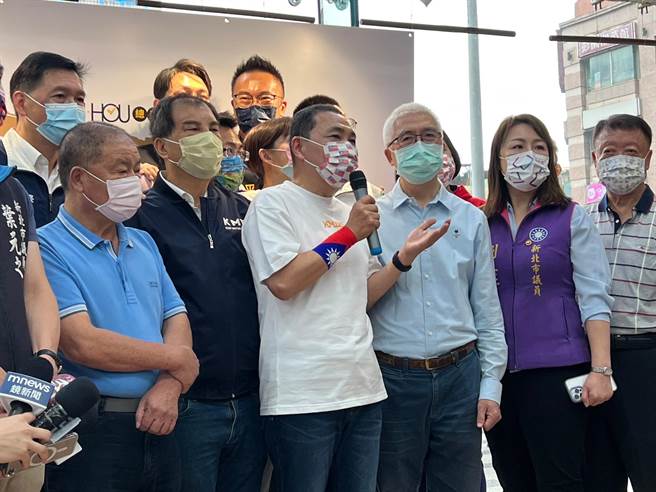 侯友宜说，选在国庆日成立竞总，就是要捍卫中华民国，以及爱台湾这块土地上所有人民。（李奇叡摄）