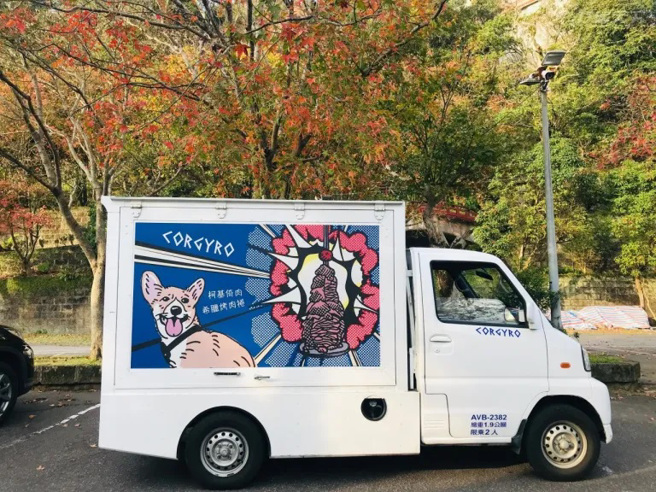 餐车上亮眼的彩绘十分吸睛。（图/ 行遍天下）