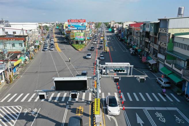 國慶連假最後一天，屏警投入交通疏導防塞車。(警方提供)