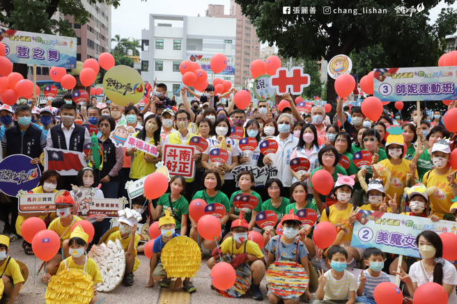 雲林縣長張麗善在斗南鎮公所前參加雙十國慶活動。(取自張麗善臉書)