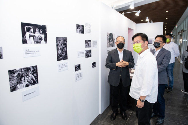 林佳龙到新庄国家电影及视听文化中心。(取自林佳龙脸书)