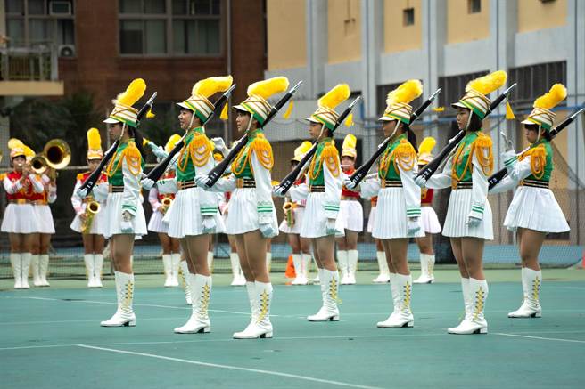 北一女中樂儀旗隊是台灣歷史最悠久的樂儀旗隊伍。（（摘自北一女中樂儀旗隊永續發展協會 官方粉絲團）