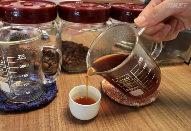 山日比咖啡馆提供四种冲、煮咖啡方式，任君选择。（图/ 行遍天下）