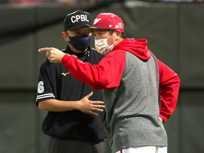 味全龙总教练叶君璋。（资料照，郑任南摄）