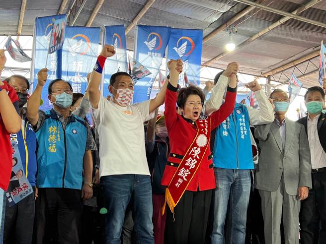 新北市长侯友宜、议员陈锦锭中和竞选总部今天上午成立。（李奇叡摄）