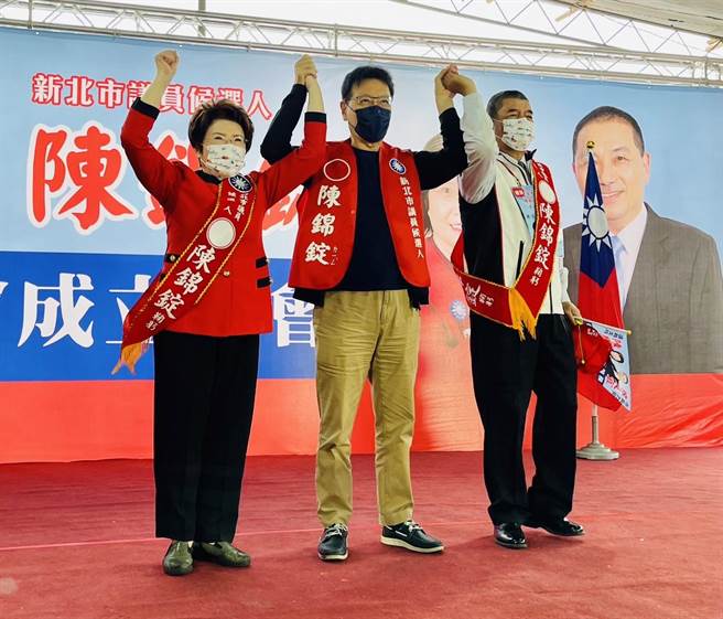 赵少康透露，陈锦锭从小就有正义感，更有「侠女」之称，每张选票都很重要，反映中和监督、改革的声音。（陈锦锭办公室提供／李奇叡新北传真）