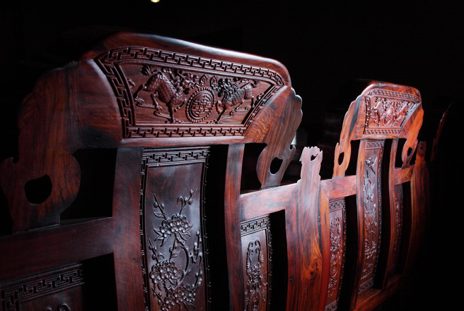 大陆女子花6000人民币买了一套实木沙发，未料油漆剥落才发现是用水泥制成的。(示意图/达志影像)