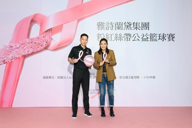 左起顏行书、钱薇娟