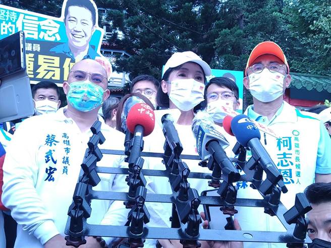 国民党高雄市长参选人柯志恩在国庆日找来前总统马英九、前立法院长王金平一起到澄清湖健走，被外界解读因选战艰辛，因此找2人助势，对此柯志恩表示，并非是因选情艰辛，才找马王来，而是马王来，可以让大家凝聚一个更大团结的力量。(林雅惠摄)