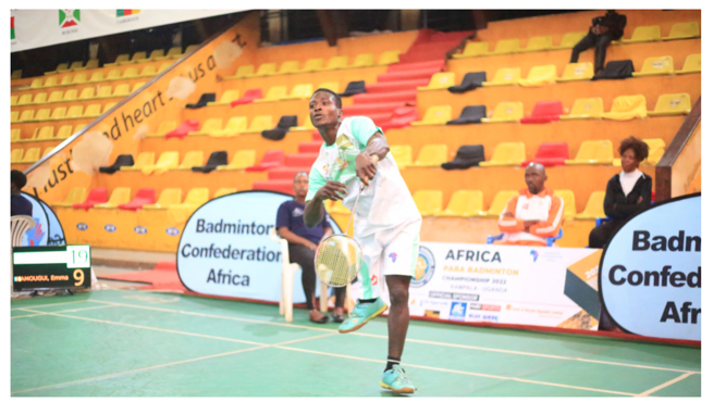 来自非洲象牙海岸的身障羽球选手亚奥，挥别黑暗的生活，在羽球场找到人生新方向。（截自BWF官网）