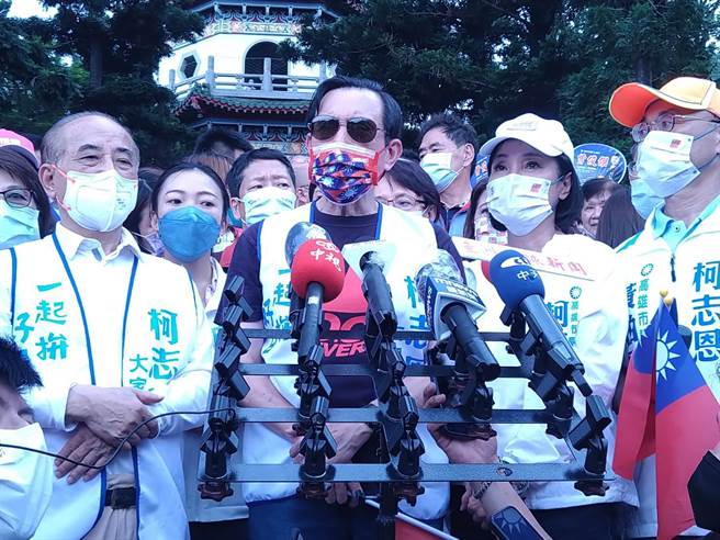 蔡英文总统今天发表国庆谈话，内文提到为了落实全民防卫，因此成立「全民防卫动员署」，前总统马英九认为，台湾面对大陆的挑战，备战的工作是必然与重要，但更重要的是，避战外也要谋合，台湾才有前途。(林雅惠摄)