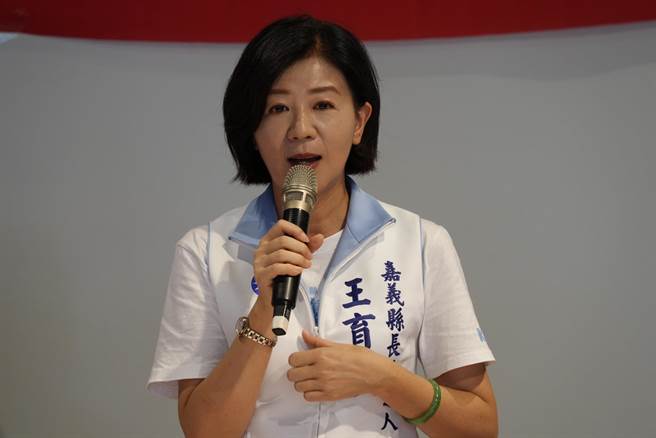 国民党嘉义县长参选人王育敏批评全民运游泳赛场地有缺失，嘉义县长翁章梁应尽快就其内部疏失提出报告，给选手们一个交代。（王育敏竞选团队提供／吕妍庭嘉义传真）
