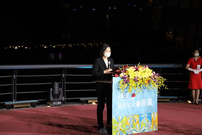 蔡英文总统与立法院长游锡堃等贵宾，晚间也亲自南下故宫南院参与这场焰火盛会。（嘉义县政府提供∕吕妍庭嘉义传真）