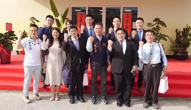 鍾東錦今天揭露民進黨選舉奧步，並組成律師團要正面迎戰綠色恐怖。（鍾東錦競選團隊提供／李京昇苗栗傳真）