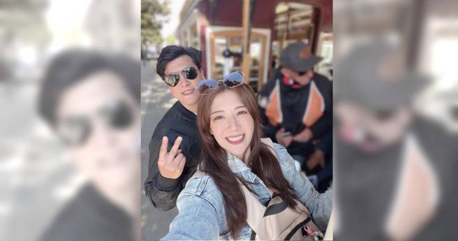 郑亦真和老公搭乘叮叮车游旧金山。（图／郑亦真提供）