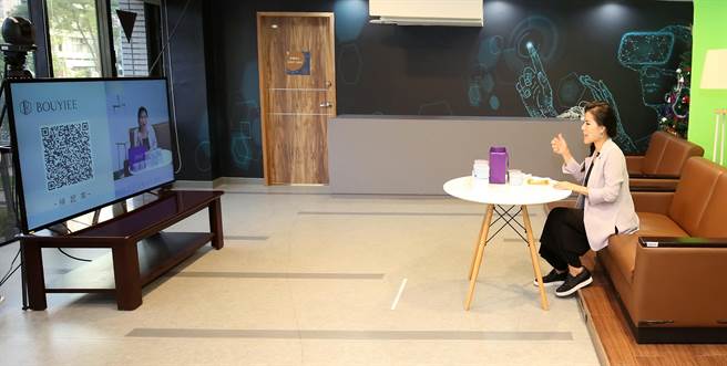 静宜校方积极提供新住民数位电商、网路销售技巧及城市旅游等培训课程；期待能利用母语优势，将产品卖回各自国，也可销售给在台湾的移工与新住民。（陈世宗摄）