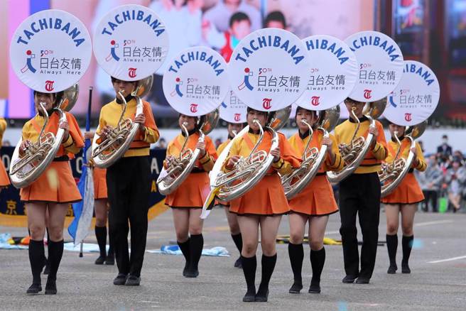 圖為綽號「橘色惡魔」的京都橘高校吹奏部參與國慶大會演出。（中時資料照，黃世麒攝）