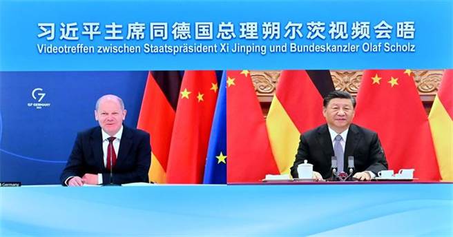 美媒報導，德國總理蕭茲（左）11月初將訪問中國，與中國國家主席習近平會面。圖為5月兩人舉行視訊會晤。（圖／新華社）