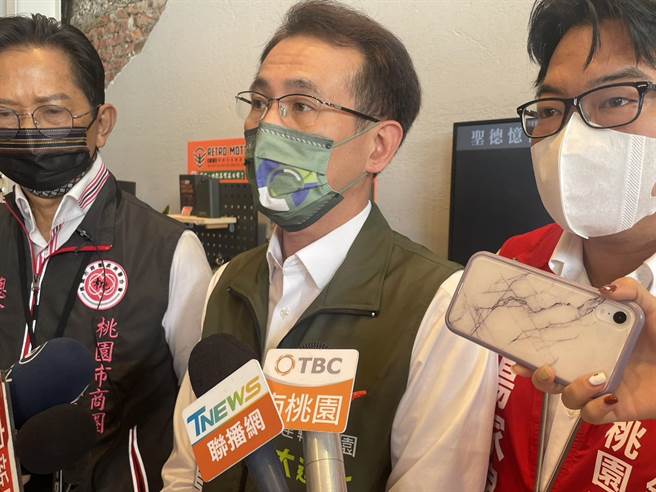 遭點名缺席立院會議，民進黨桃園市長參選人鄭運鵬說，因選舉質詢時間不足請理解見諒。(呂筱蟬攝)