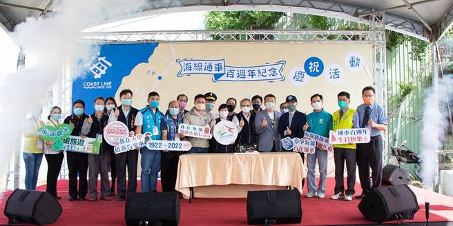 台中市副市長令狐榮達、立法院副院長蔡其昌等，各界受邀出席今天的慶祝活動。(陳世宗攝)