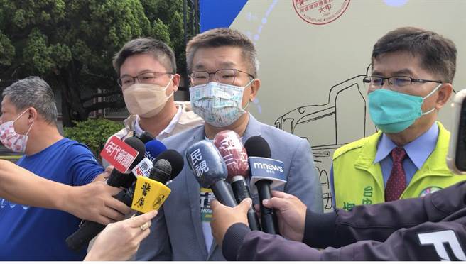 蔡其昌指出，大甲需要一條捷運，連接外埔、后里，將台中的山線跟海線串接，讓城市的縫合，減少邊緣化的問題，所以海線雙軌高架的建設勢在必行。（陳世宗攝）