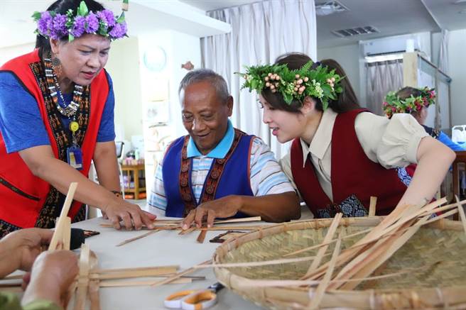 一粒麥子希望社會大眾能了解這些照顧者與家庭的困難，達成「不只照顧老人，也幫助老人的家」，讓這些長輩老得快樂。（東基公益一粒麥子基金會提供／林良齊台北傳真）