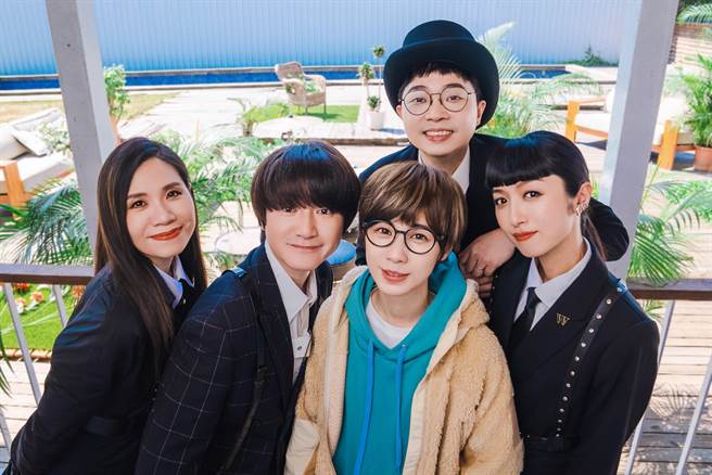 小魏推出〈出来面对 Face To Face〉MV。（相映国际提供）