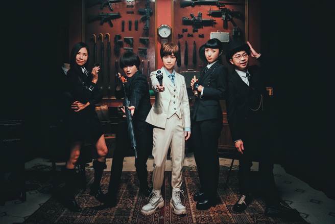 小魏与旺福特务组合而为一，五人一起组成好友特务团出任务。（相映国际提供）