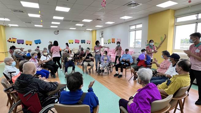 卫福部新营医院北门分院经重新整建后，转型为「台南市政府社会局附设北门综合长照机构」，可收托175人。（张毓翎摄）