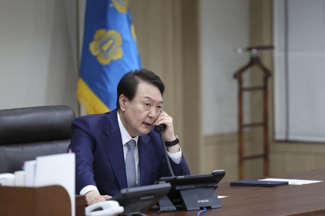 锡悦今早受访时，对媒体询问，在北韩领袖金正恩表态后要求北韩完全非核化的目标是否还有效，尹锡悦回应「我认为仍有效」。(图/ 美联社)