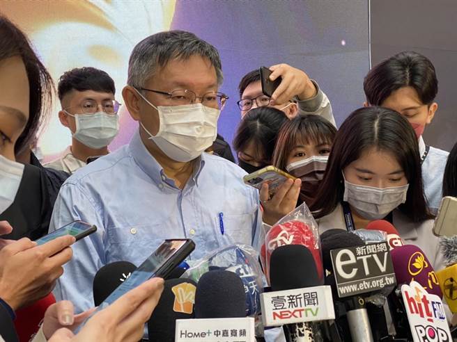 台北市长柯文哲下午出席2023台湾灯会在台北活动后接受媒体联访。（黄婉婷摄）