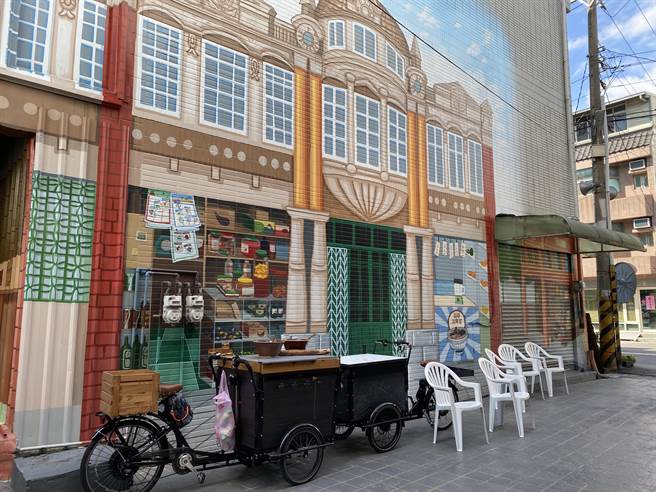 近日杨梅区完成5条后巷美化，位于新农街二段与梅狮路一段492巷中间。（蔡明亘摄）