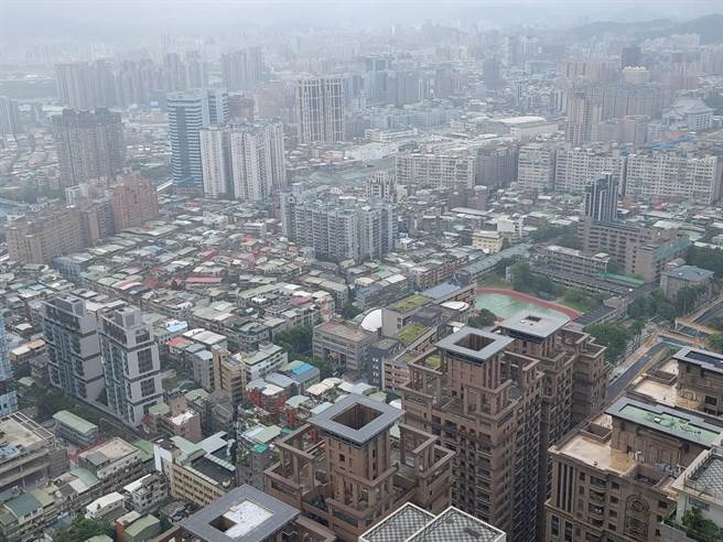 新北市地政局公布第2季住宅價格指數，今年4月至6月的全市住宅價格指數分別為125.7、126.23、126.86，整體走勢平穩微漲。（陳慰慈攝）