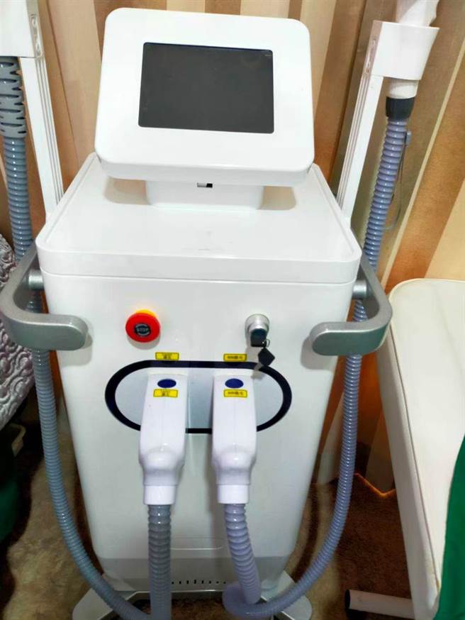 吴女购入之陆制廉价除毛机首次开箱就烧毁无法使用。（新北市专勤队提供／李奇叡新北传真）