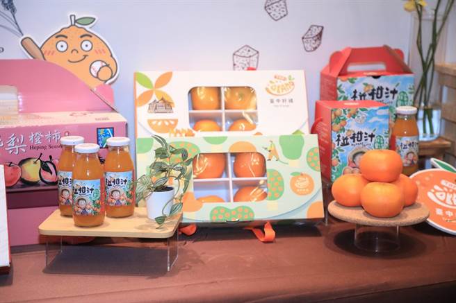 卢秀燕指出，此次台中市入围金马59贵宾礼盒的产品还有丰原「柑橘吸冻」。（台中市政府提供／潘虹恩台中传真）