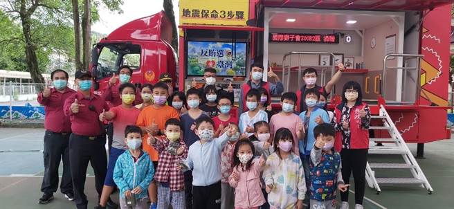 新北消防局办「诚信品德小尖兵」活动。（新北市消防局提供／李奇叡新北传真）