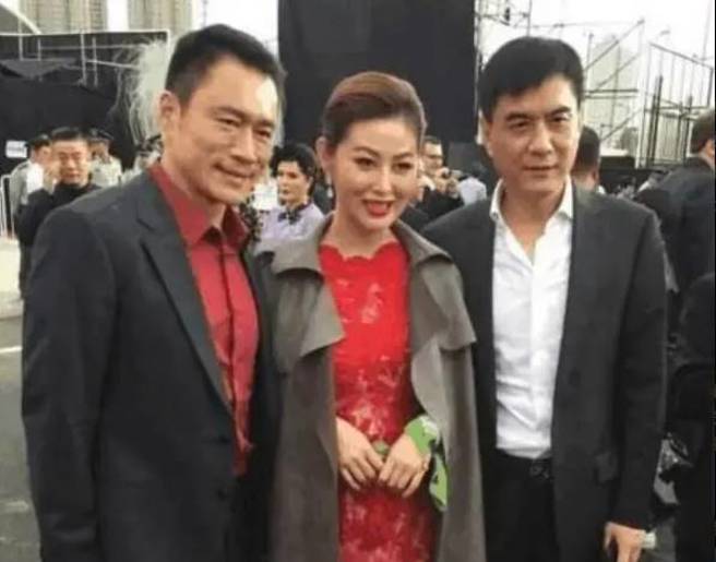 王思也和「西门庆」李强(右)合照。(图／取自王思懿抖音)