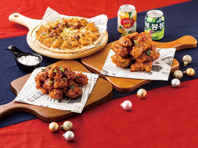 大叶高岛屋美食街改装，带来了bb.q Chicken韩式炸鸡餐厅新柜进驻，11月7日前享欢庆享鸡餐，特价1010元。（大叶高岛屋提供）