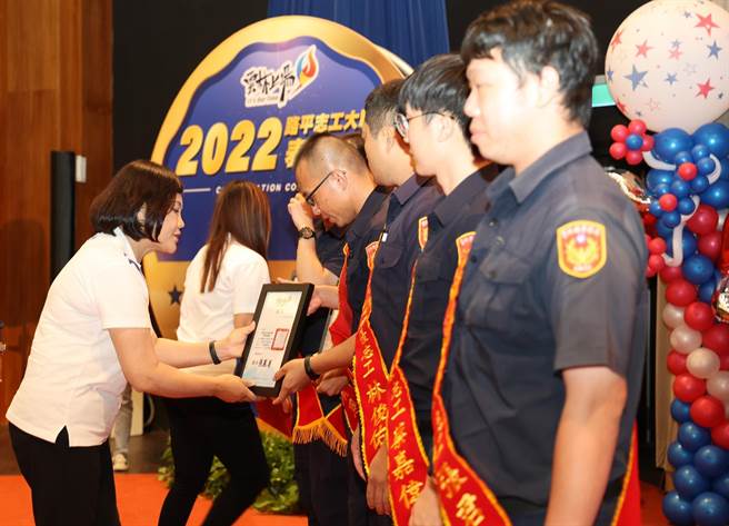 云林「路平志工大联盟」3年有成，县政府表扬路平志工。（云林县政府提供／张朝欣云林传真）