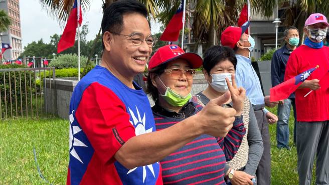 林耕仁(左)除承诺打造「繁荣新竹三大愿景」外，更提出「优先彻查三大弊端」。（图／取自林耕仁脸书）