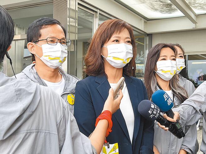 《美麗島電子報》董事長吳子嘉遭民進黨新竹市長參選人沈慧虹（中）提告誹謗，吳3天收到傳票，藍委呼籲司法不要介入選戰爭議。（本報資料照片）