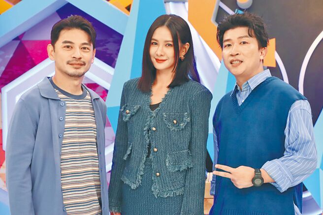 算命老师说阿Ken（左）前世为安心亚的儿子，右为张立东。（中天综合台提供）