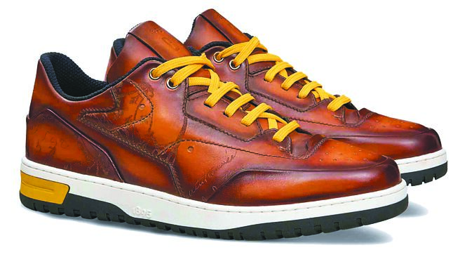 Berluti_Playoff蜂蜜色低筒運動鞋，6萬9000元。（Berluti提供）