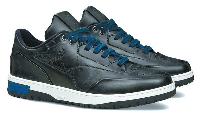 Berluti_Playoff黑色低筒運動鞋，6萬9000元。（Berluti提供）